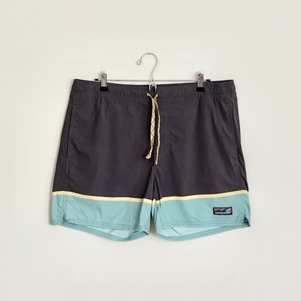 Patagonia Stretch Wavefarer Volley Board Shorts 16” Gray Green Men’s size Large